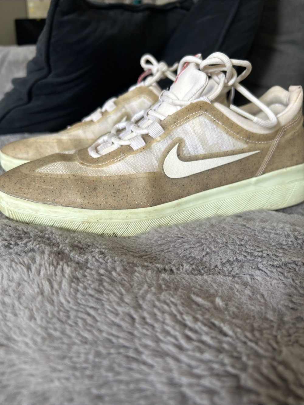 Nike Beige, mint & White Swoosh Low-Top Sneakers